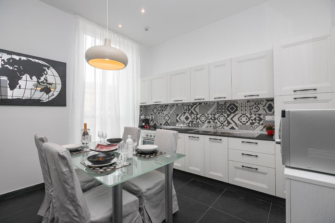 Real Italian Estate - Luxury Black&White Génova Exterior foto